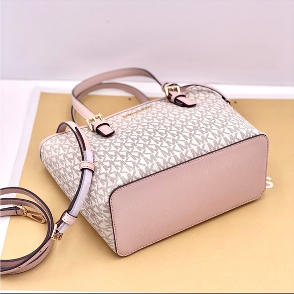 New Michael Kors Small Tote Crossbody
Powder Blush Bag - Picture 5 of 8